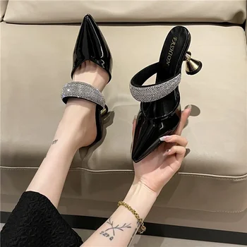 2024 Venda Quente Sapatos para as Mulheres Fechado do Dedo do pé das Mulheres Chinelos, Sandálias Dedo Apontado Senhoras de Salto Alto Bling Moderno Chinelos Mulheres